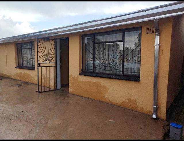 2 BEDROOM HOUSE FOR SALE IN MOROKA